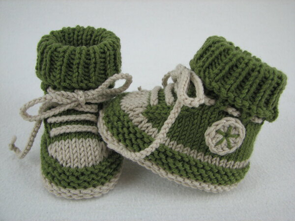 Knitting instructions baby shoe andquot;My first sneakerandquot; 4 sizes, with video