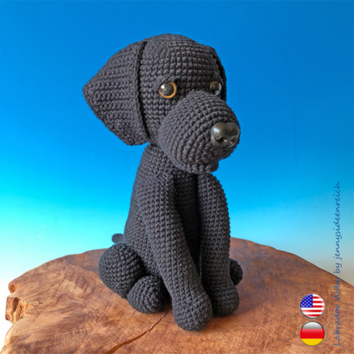 Crochet a sitting dog