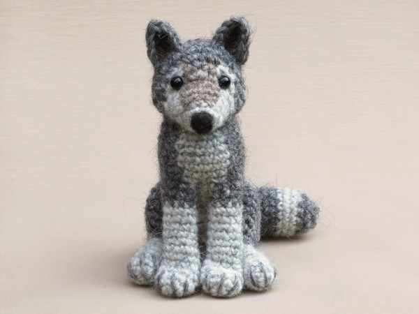 Woolfie, realistic crochet wolf amigurumi pattern
