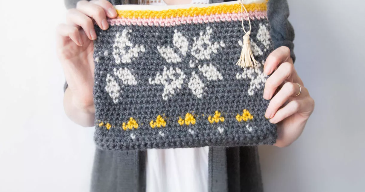 Sweater-Like Crochet Make Up Bag