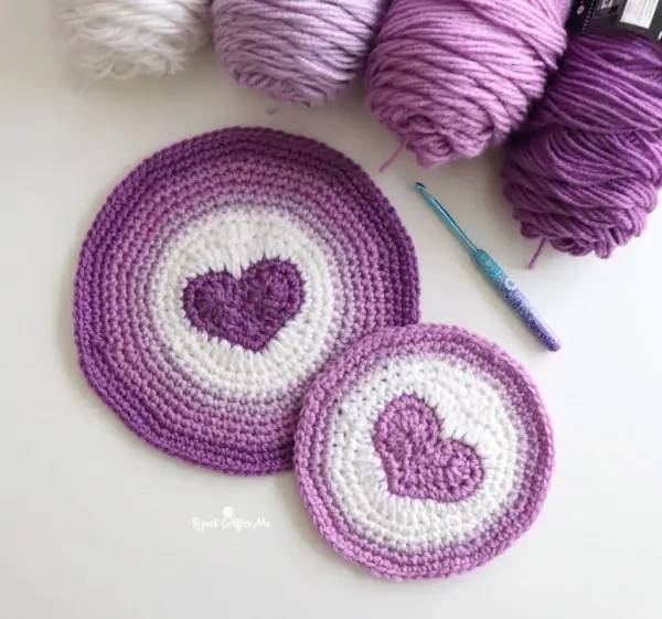 Crochet Heart in a Circle