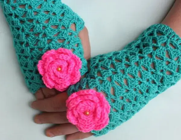 Love This Gorgeous Crochet Lacy Gloves Pattern