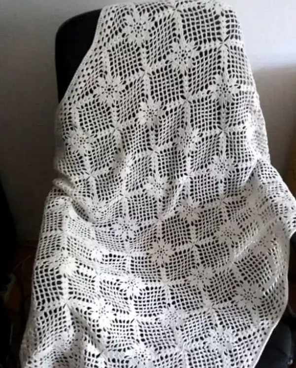 Lacy Vintage White Crochet Blanket Pattern