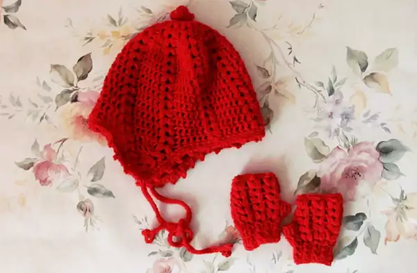 Crochet Baby Mitts and Matching Hat Free Patterns