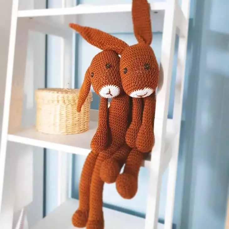 Crochet pattern dangling rabbit