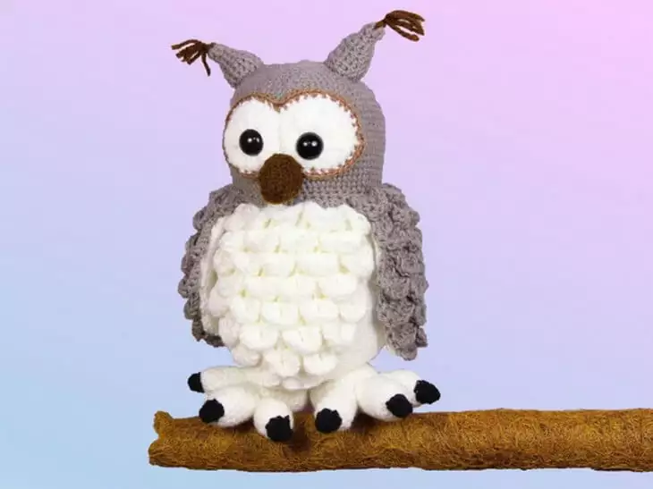 Fluffy snowy owl Hedwig - crochet pattern