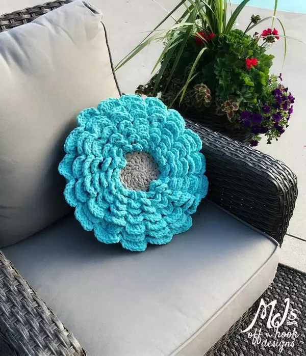Bulky And Quick Flower Rug Crochet Pattern