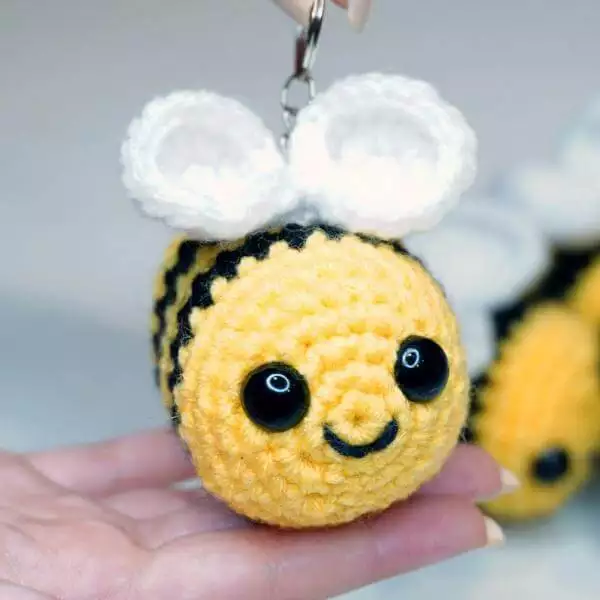 Crochet bumble bee