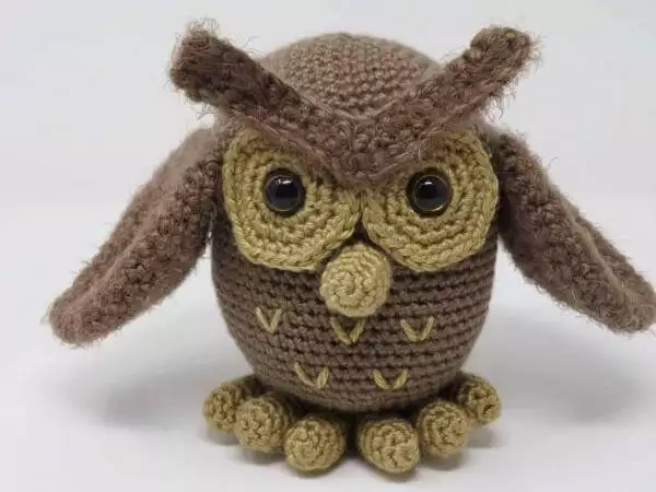 Crochet owl amigurumi