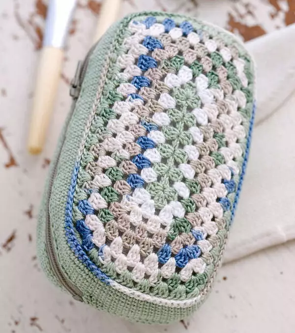 Free Crochet Makeup Bag Pattern by Yarnspirations