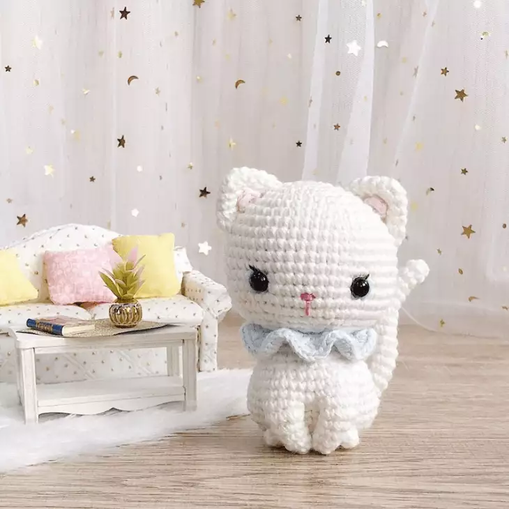 Kitty, the little white kitten pattern