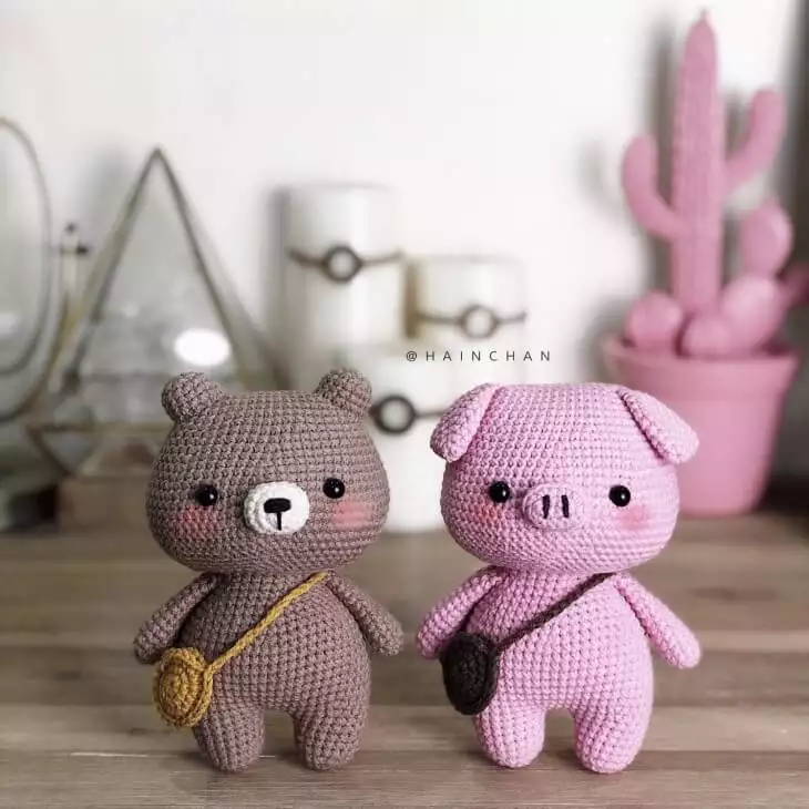 Pinky The Little Pig And Browny The Little Bear