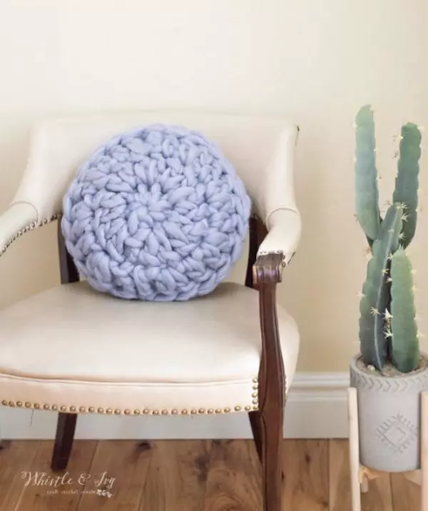 Round Super Chunky Crochet Pillow Pattern