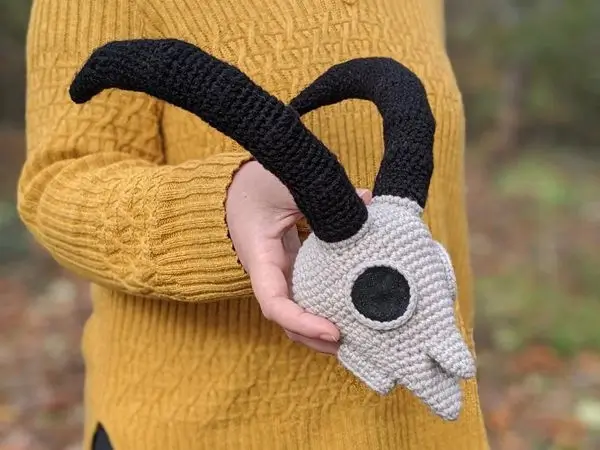 Goat skull crochet pattern free