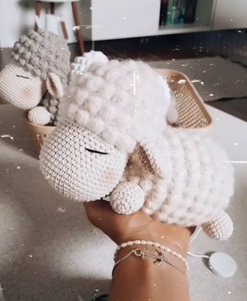 Crochet pattern lamb Frieda