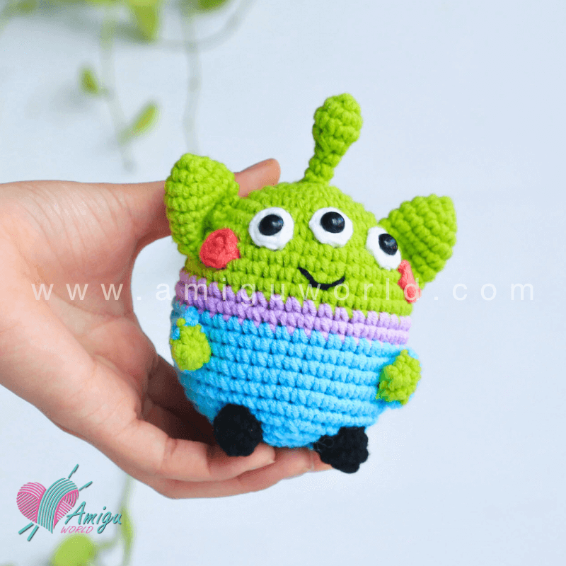 Free Amigurumi Little Green Aliens Crochet Pattern