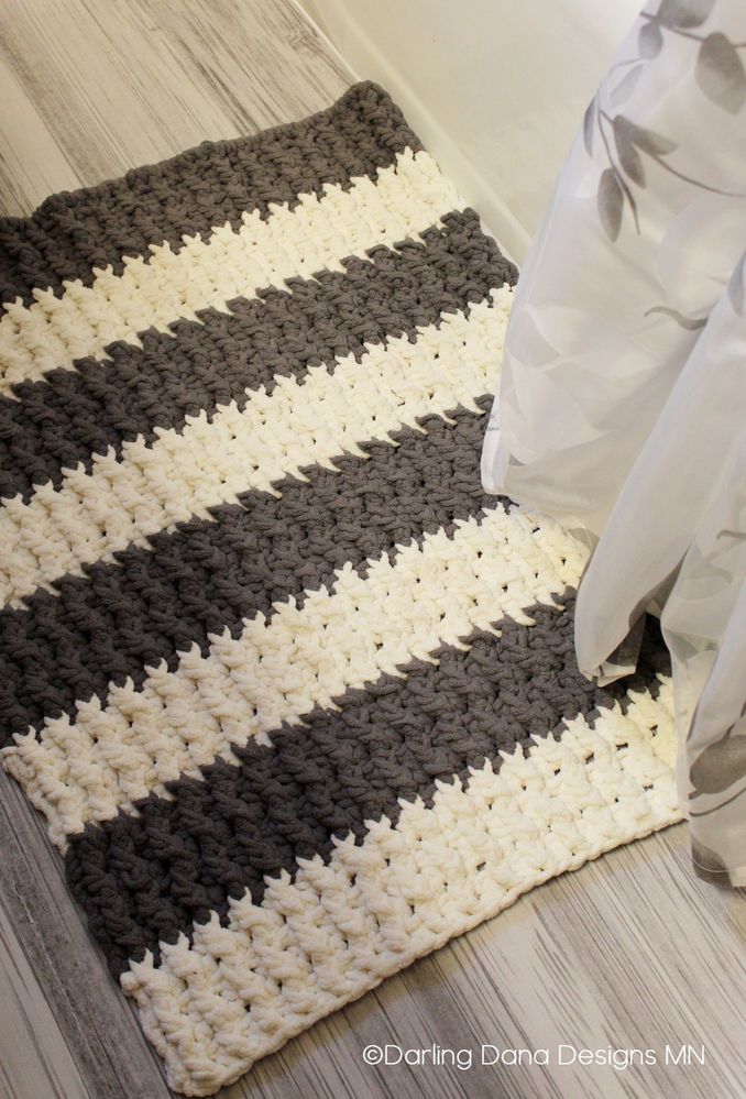 Plush Ribbed Bath Mat