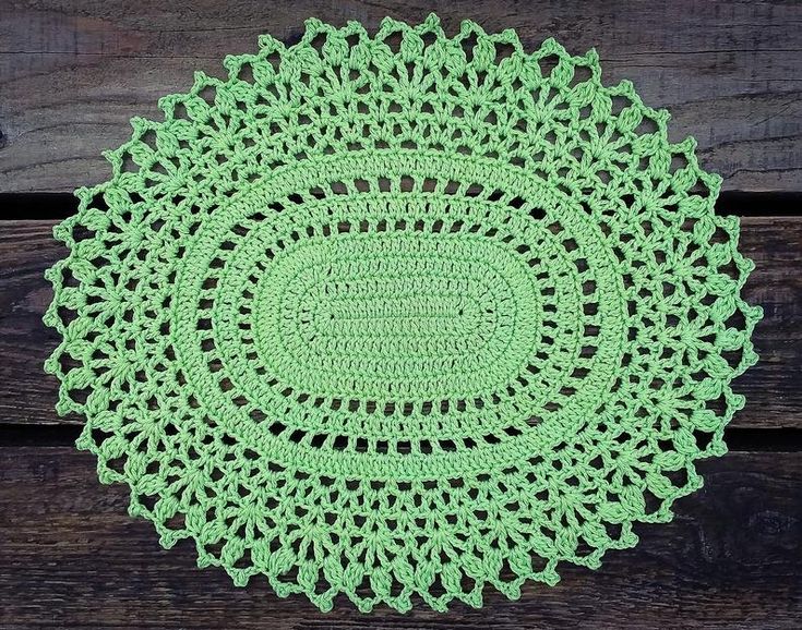 Blooming Ivy Oval Doily