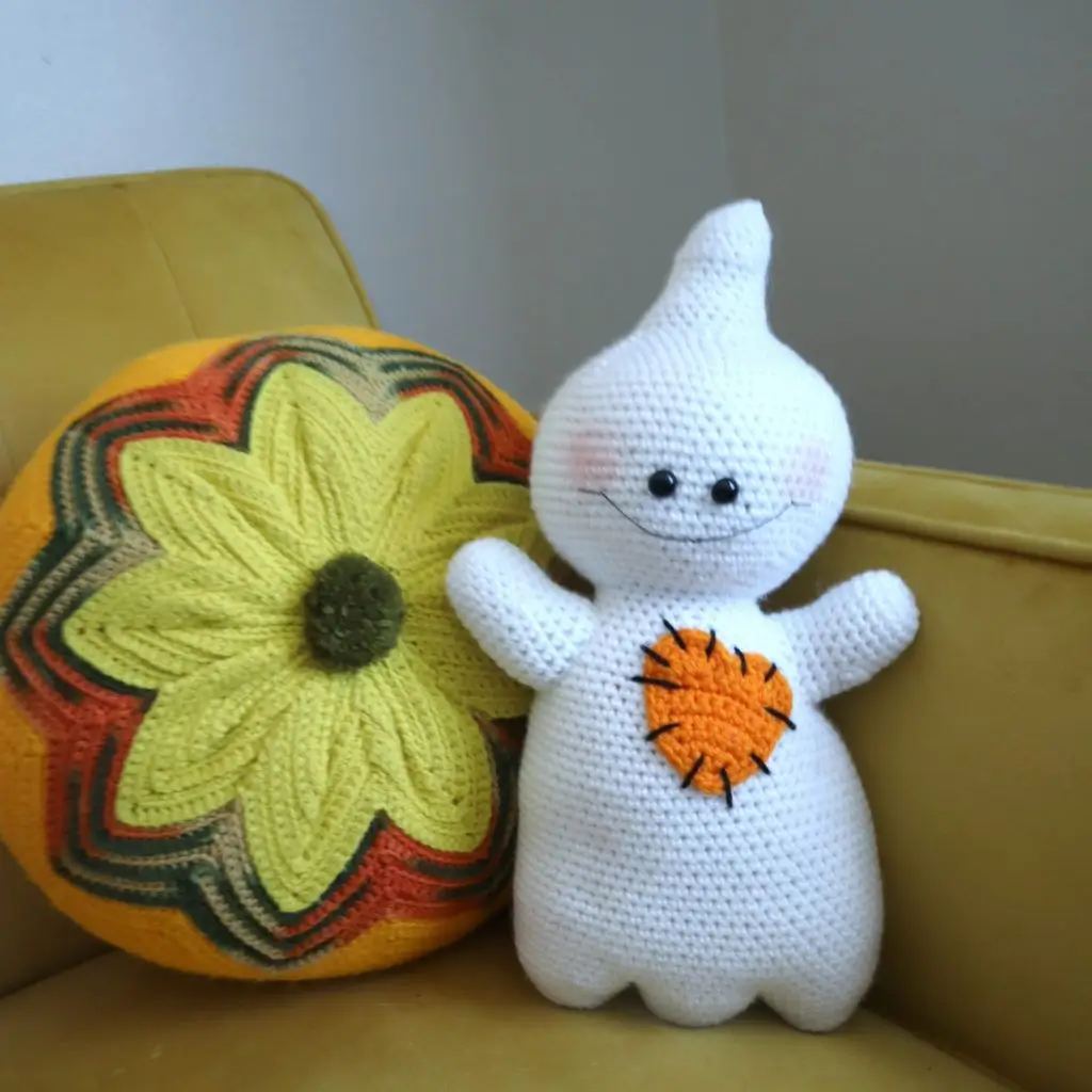 Country Ghost Amigurumi - Free Crochet Pattern