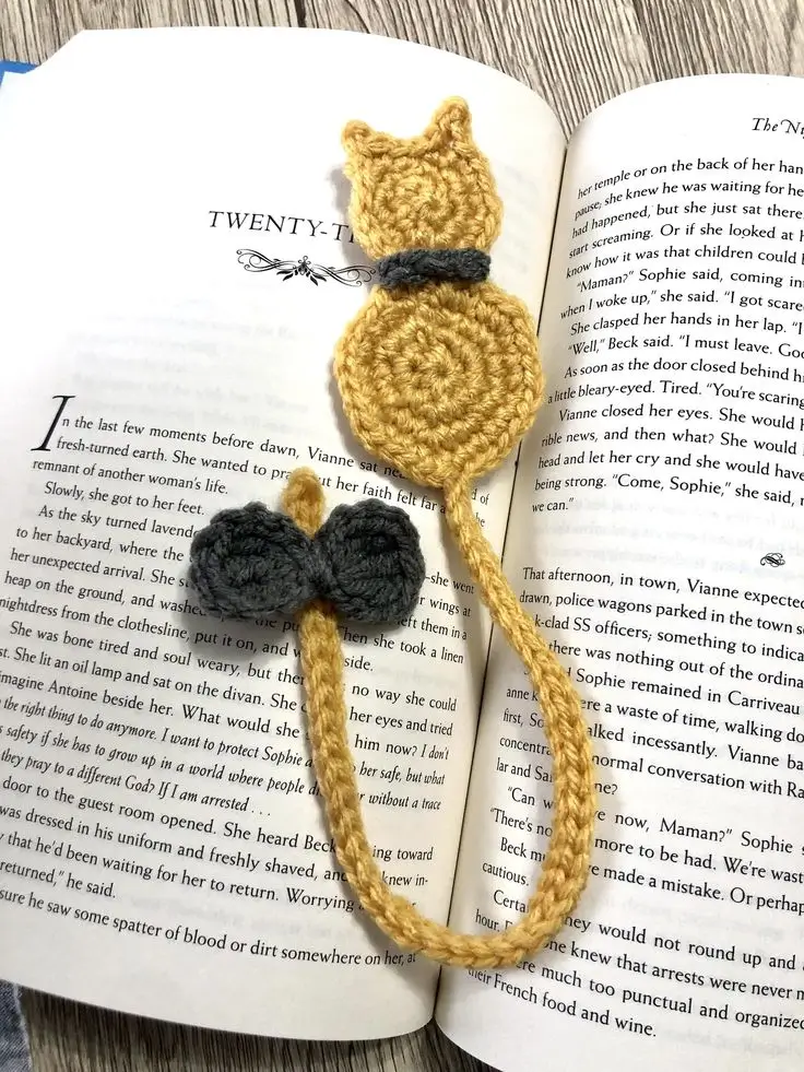 Crochet Cat Bookmark