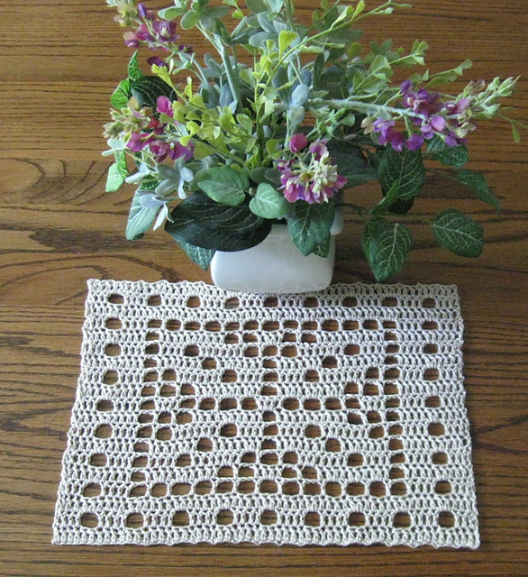 Filet Crochet Leaf Centerpiece