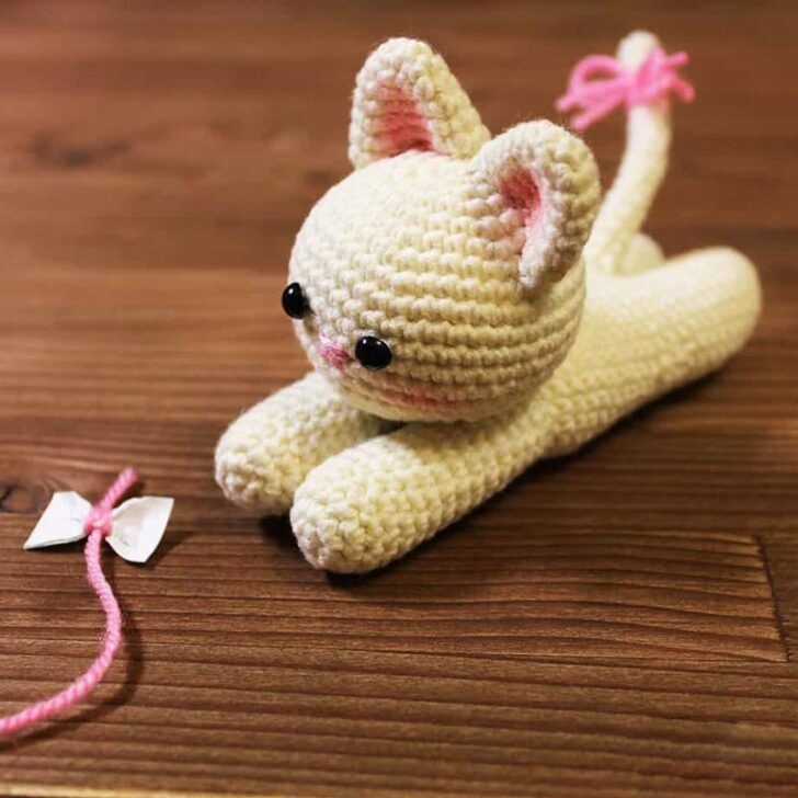 Lying Kitten Amigurumi Pattern