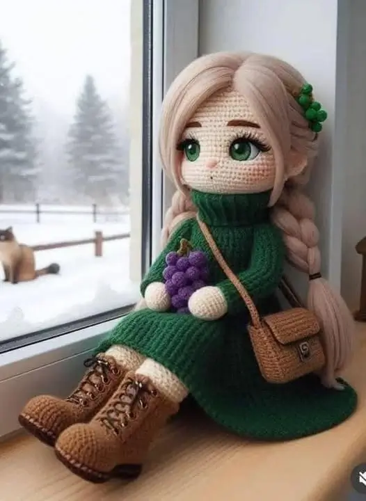 Amigurumi Girl in Green Dress Free Pattern