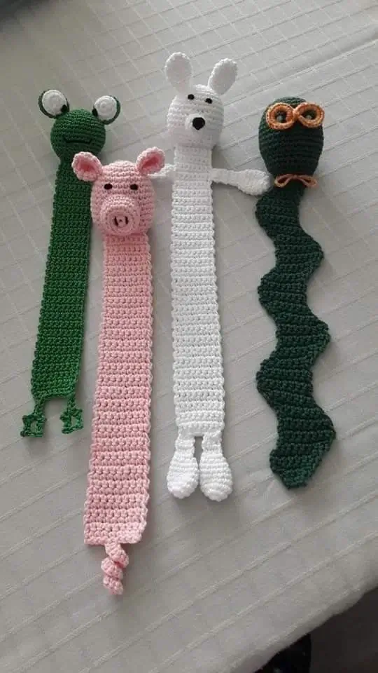 Crochet bookmark green frog for a book lovers