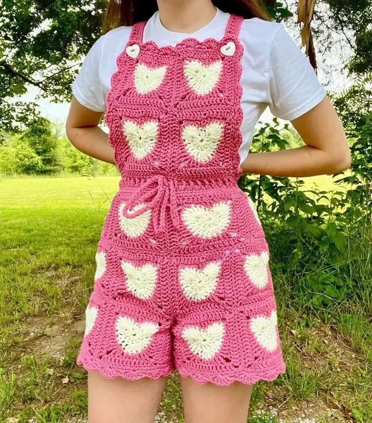 Heartalls (Square Bib Version) — Crochet Pattern