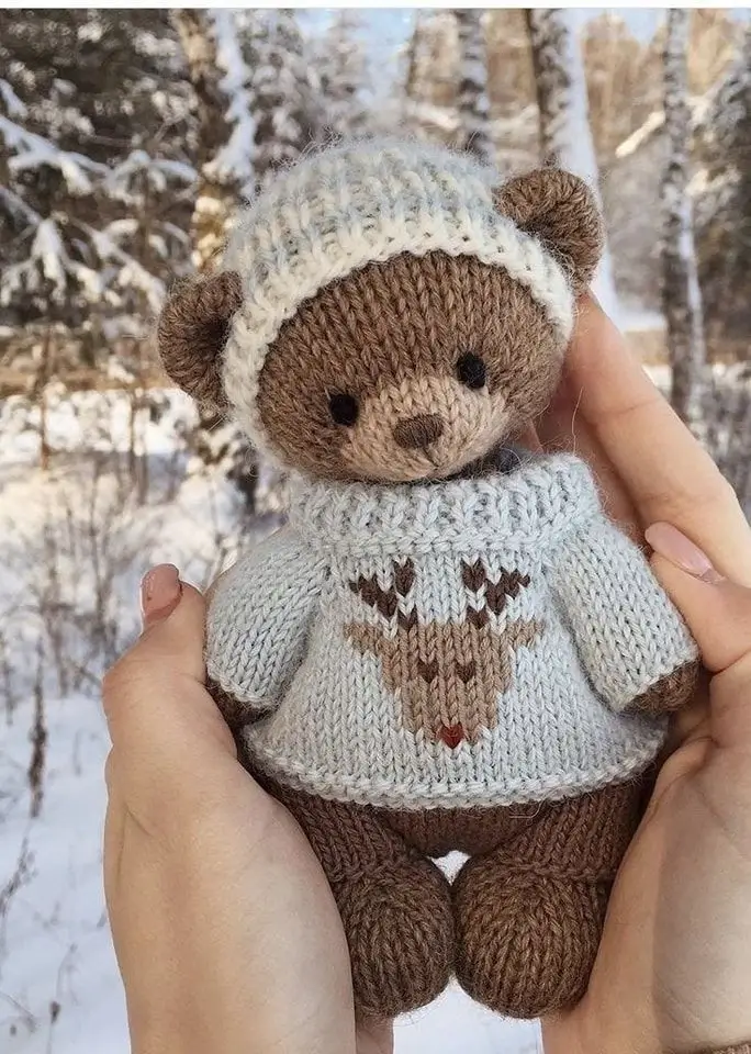 Russian Artist Knits One-Of-A-Kind Christmas Doggies