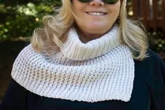 Spider Stitch Trimmed Cowl Free Crochet Pattern