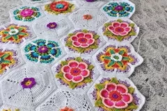 Frida’s flowers blanket Free Crochet Pattern