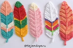 Plumas reversibles Free Crochet Pattern