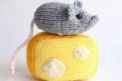 Nibbles the Mouse Free Knitting Pattern