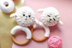 Baby rattle The Lamb Zin Free Crochet Pattern