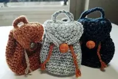 Mini Backpack Keychain free crochet pattern and Video tutorial