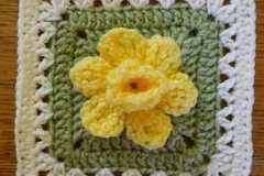 Free 3D Daffodils Granny Square Crochet Pattern