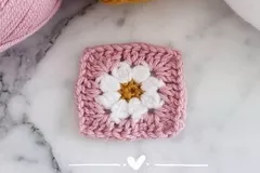 Daisy Granny Square Bookmark Free Crochet Pattern