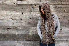 Kodiak hooded pocket scarf