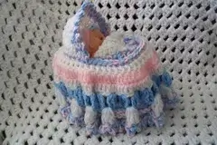 Crochet cradle purse