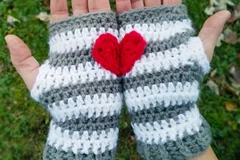 Heart-in-Hand Fingerless Gloves Pattern