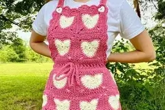 Heartalls (Square Bib Version) — Crochet Pattern