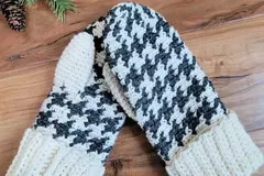 Houndstooth Mittens