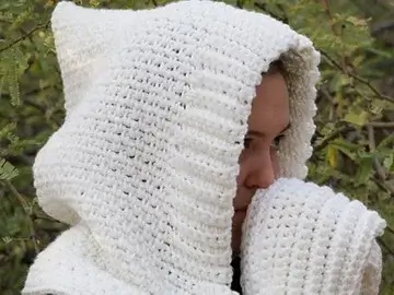 Woodland Hooded Scarf with Pockets Free Crochet Pattern