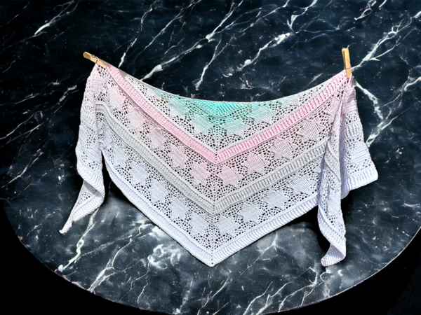Flat triangular scarf Sternschnuppe BE - crochet pattern
