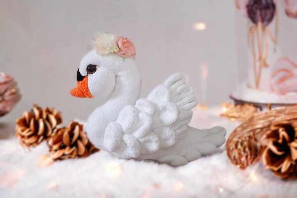 Crochet pattern swan