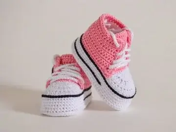 Crochet baby shoes pattern 0-3 months high top baby sneakers with stars b12