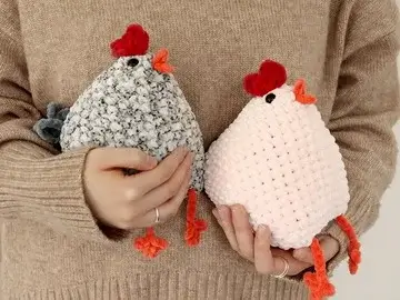 Sweet Big Chicks - Crochet pattern for hens to cuddle