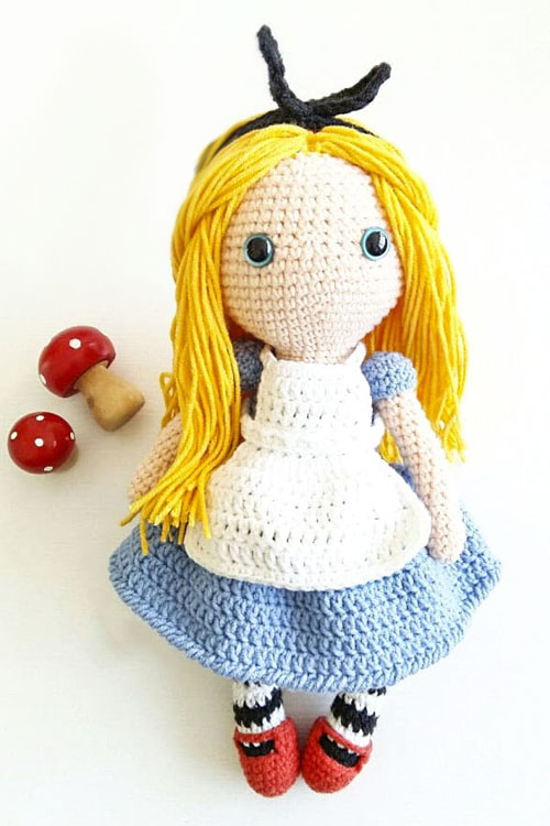 Alice in Wonderland Amigurumi Doll Free Crochet Pattern