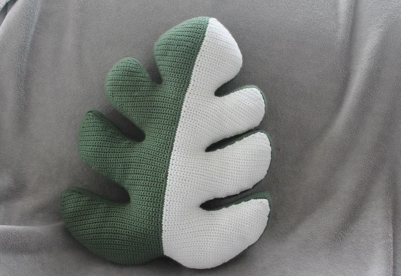 Chic Monstera Crochet Pillow Pattern